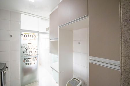 Apartamento para alugar com 60m², 2 quartos e 2 vagas Apartamento para alugar com 60m², 2 quartos e 2 vagasCozinha