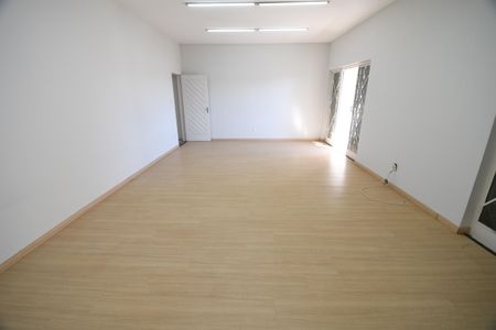 Casa à venda com 329m², 3 quartos e 6 vagasSala 2