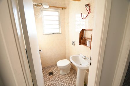 Casa à venda com 329m², 3 quartos e 6 vagasBanheiro de serviço