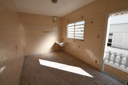 Casa à venda com 329m², 3 quartos e 6 vagasÁrea de Serviço