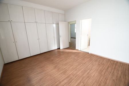 Casa à venda com 329m², 3 quartos e 6 vagasQuarto 3 - Suíte