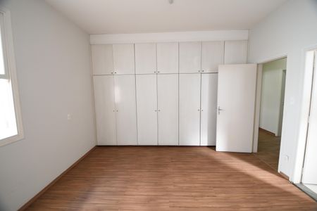 Casa à venda com 329m², 3 quartos e 6 vagasQuarto 3 - Suíte