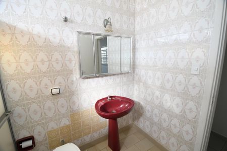 Casa à venda com 329m², 3 quartos e 6 vagasBanheiro Social