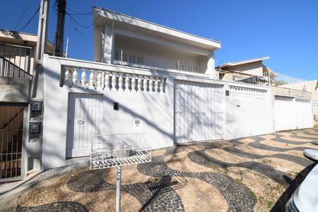 Casa à venda com 329m², 3 quartos e 6 vagasFachada