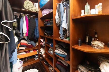 Casa à venda com 255m², 4 quartos e 3 vagasCloset