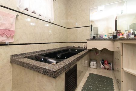 Casa à venda com 255m², 4 quartos e 3 vagasBanheiro 2