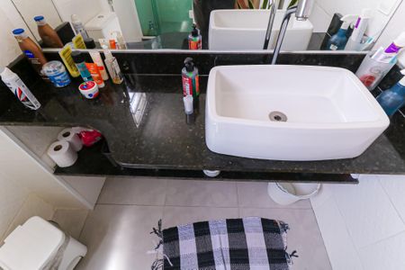 Apartamento à venda com 65m², 2 quartos e sem vaga Apartamento à venda com 65m², 2 quartos e sem vagaBanheiro