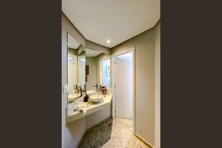 Casa à venda com 500m², 5 quartos e 8 vagas Casa à venda com 500m², 5 quartos e 8 vagasLavabo 2