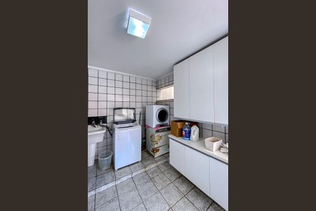 Casa à venda com 500m², 5 quartos e 8 vagas Casa à venda com 500m², 5 quartos e 8 vagasÁrea de Serviço