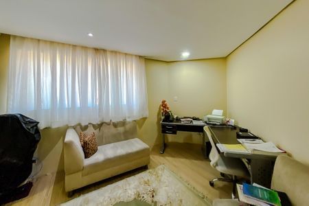 Casa à venda com 500m², 5 quartos e 8 vagas Casa à venda com 500m², 5 quartos e 8 vagasEscritório