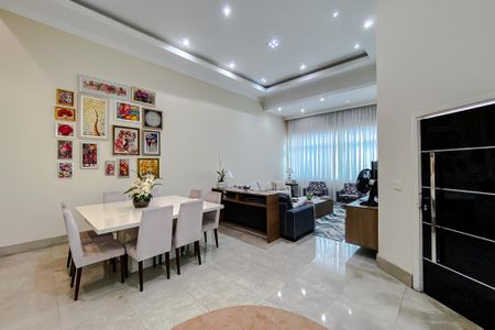 Casa à venda com 500m², 5 quartos e 8 vagas Casa à venda com 500m², 5 quartos e 8 vagasSala