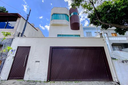 Casa à venda com 500m², 5 quartos e 8 vagas Casa à venda com 500m², 5 quartos e 8 vagasFachada