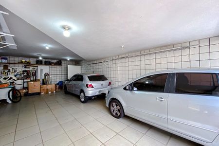 Casa à venda com 500m², 5 quartos e 8 vagas Casa à venda com 500m², 5 quartos e 8 vagasGaragem