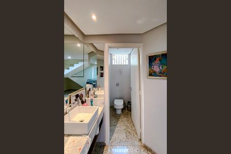 Casa à venda com 500m², 5 quartos e 8 vagas Casa à venda com 500m², 5 quartos e 8 vagasLavabo