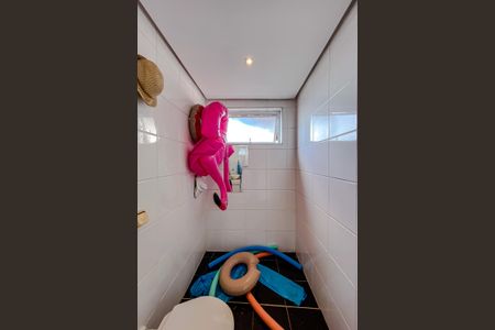 Casa à venda com 500m², 5 quartos e 8 vagas Casa à venda com 500m², 5 quartos e 8 vagasBanheiro da Área externa