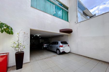 Casa à venda com 500m², 5 quartos e 8 vagas Casa à venda com 500m², 5 quartos e 8 vagasGaragem