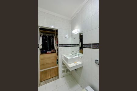 Casa à venda com 500m², 5 quartos e 8 vagas Casa à venda com 500m², 5 quartos e 8 vagasBanheiro da Suíte 2