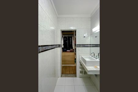 Casa à venda com 500m², 5 quartos e 8 vagas Casa à venda com 500m², 5 quartos e 8 vagasBanheiro da Suíte 2