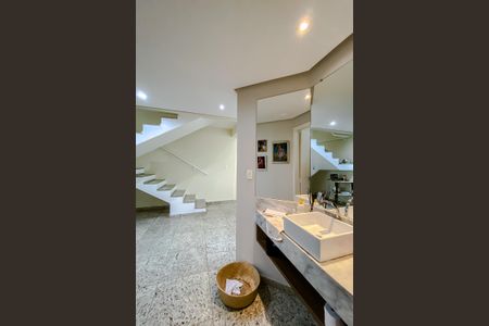 Casa à venda com 500m², 5 quartos e 8 vagas Casa à venda com 500m², 5 quartos e 8 vagasLavabo 2