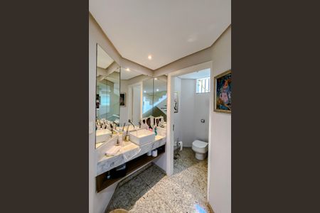 Casa à venda com 500m², 5 quartos e 8 vagas Casa à venda com 500m², 5 quartos e 8 vagasLavabo