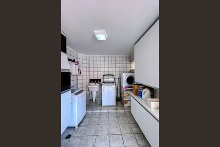 Casa à venda com 500m², 5 quartos e 8 vagas Casa à venda com 500m², 5 quartos e 8 vagasÁrea de Serviço