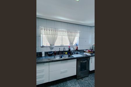 Casa à venda com 500m², 5 quartos e 8 vagas Casa à venda com 500m², 5 quartos e 8 vagasCozinha