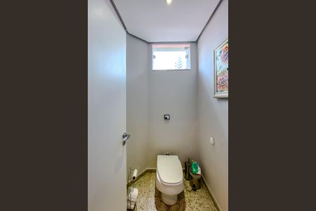 Casa à venda com 500m², 5 quartos e 8 vagas Casa à venda com 500m², 5 quartos e 8 vagasLavabo 2