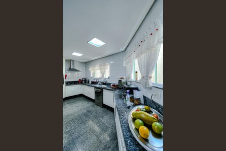 Casa à venda com 500m², 5 quartos e 8 vagas Casa à venda com 500m², 5 quartos e 8 vagasCozinha