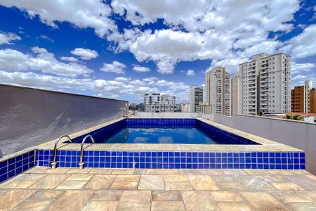 Casa à venda com 500m², 5 quartos e 8 vagas Casa à venda com 500m², 5 quartos e 8 vagasÁrea comum - Piscina