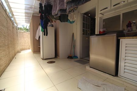 Casa de condomínio à venda com 260m², 4 quartos e 2 vagasÁrea de serviço