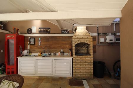 Casa de condomínio à venda com 260m², 4 quartos e 2 vagasChurrasqueira