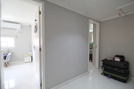 Casa de condomínio à venda com 260m², 4 quartos e 2 vagasHall entre as suítes 