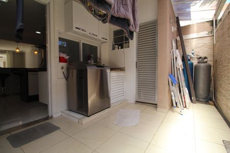 Casa de condomínio à venda com 260m², 4 quartos e 2 vagasÁrea de serviço