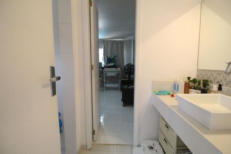 Casa de condomínio à venda com 260m², 4 quartos e 2 vagasBanheiro canadense 