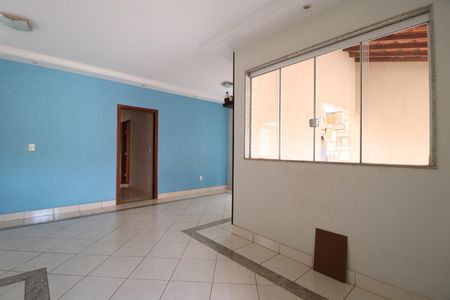 Sala de casa para alugar com 3 quartos, 175m² em Santa Mônica, Uberlândia