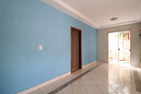 Sala de casa para alugar com 3 quartos, 175m² em Santa Mônica, Uberlândia