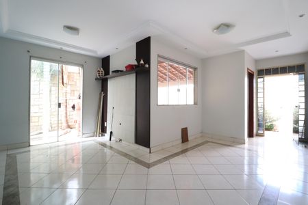 Sala de casa para alugar com 3 quartos, 175m² em Santa Mônica, Uberlândia
