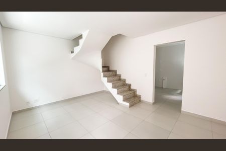 Casa à venda com 192m², 3 quartos e 2 vagasSala