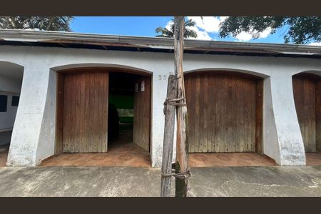 Casa para alugar com 100m², 3 quartos e 5 vagas Casa para alugar com 100m², 3 quartos e 5 vagasFachada