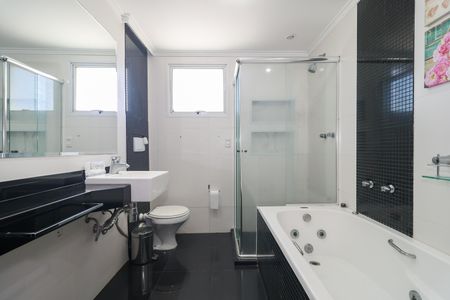 Apartamento para alugar com 148m², 3 quartos e 2 vagas Apartamento para alugar com 148m², 3 quartos e 2 vagasBanheiro da Suíte 1