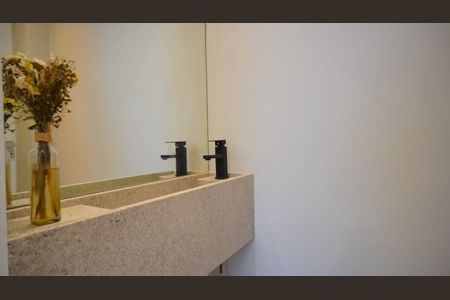 Lavabo  de apartamento para alugar com 2 quartos, 76m² em Auxiliadora, Porto Alegre
