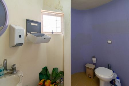 Casa à venda com 169m², 3 quartos e 1 vaga Casa à venda com 169m², 3 quartos e 1 vagaBanheiro do Salão