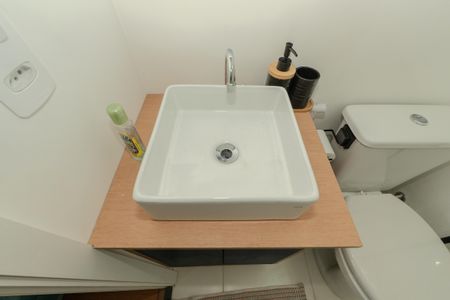 Banheiro de kitnet/studio para alugar com 1 quarto, 25m² em Bela Vista, São Paulo