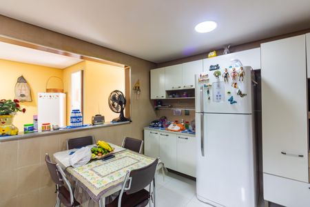 Cozinha 3 de casa à venda com 6 quartos, 250m² em Padroeira, Osasco