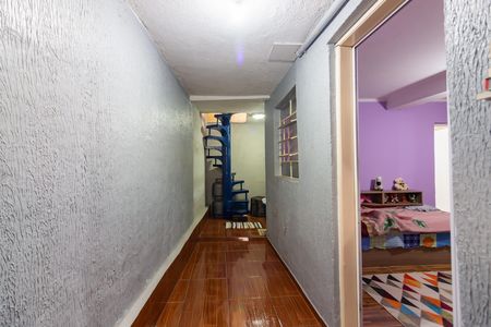 Corredor de casa à venda com 6 quartos, 250m² em Padroeira, Osasco