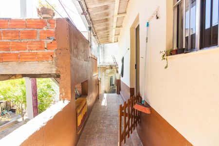 Quintal  de casa à venda com 6 quartos, 250m² em Padroeira, Osasco