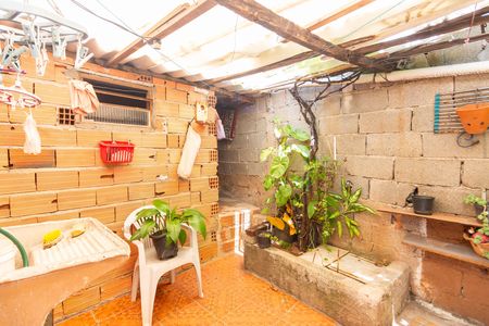 Quintal  de casa à venda com 6 quartos, 250m² em Padroeira, Osasco