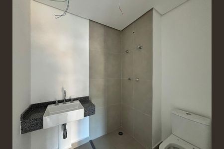 Apartamento à venda com 66m², 2 quartos e 1 vaga Apartamento à venda com 66m², 2 quartos e 1 vagaBanheiro da Suíte 1
