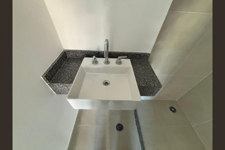 Apartamento à venda com 66m², 2 quartos e 1 vaga Apartamento à venda com 66m², 2 quartos e 1 vagaBanheiro da Suíte 1