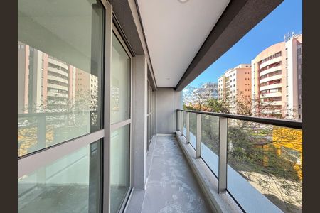 Apartamento à venda com 66m², 2 quartos e 1 vaga Apartamento à venda com 66m², 2 quartos e 1 vagaVaranda